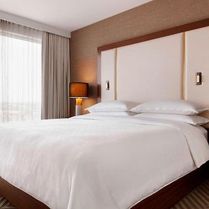 Club lounge access Guest room 1 King